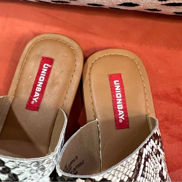 Unionbay Royal UJ0RYL72 Snake Print Crisscross Slide Sandals Neutral 6.5M - Picture 5 of 8